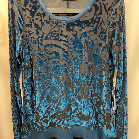 New Simply Vera Woman’s Aqua Blue Shear fancy top with Velvet, Medium - Picture 2 of 11